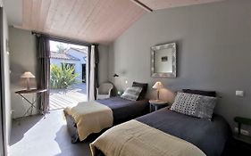Derriere La Plage : Suite, Patio Et Pergola